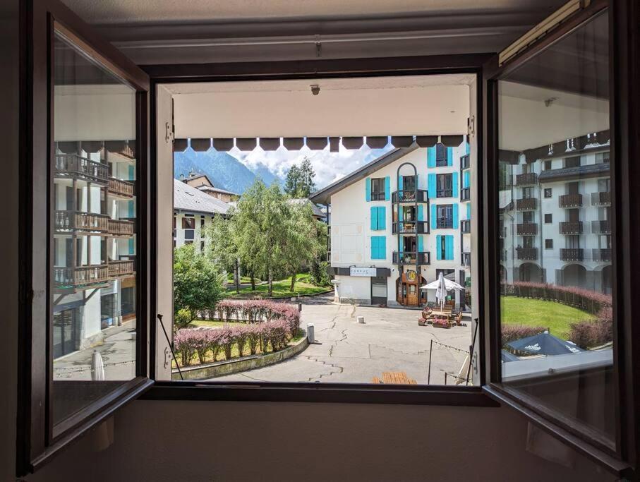 Central Spacious Flat With Private Parking シャモニー エクステリア 写真